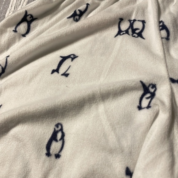 Women’s XL pajama set with penguins on the pants and a solid navy blue shirt. - Picture 3 of 4